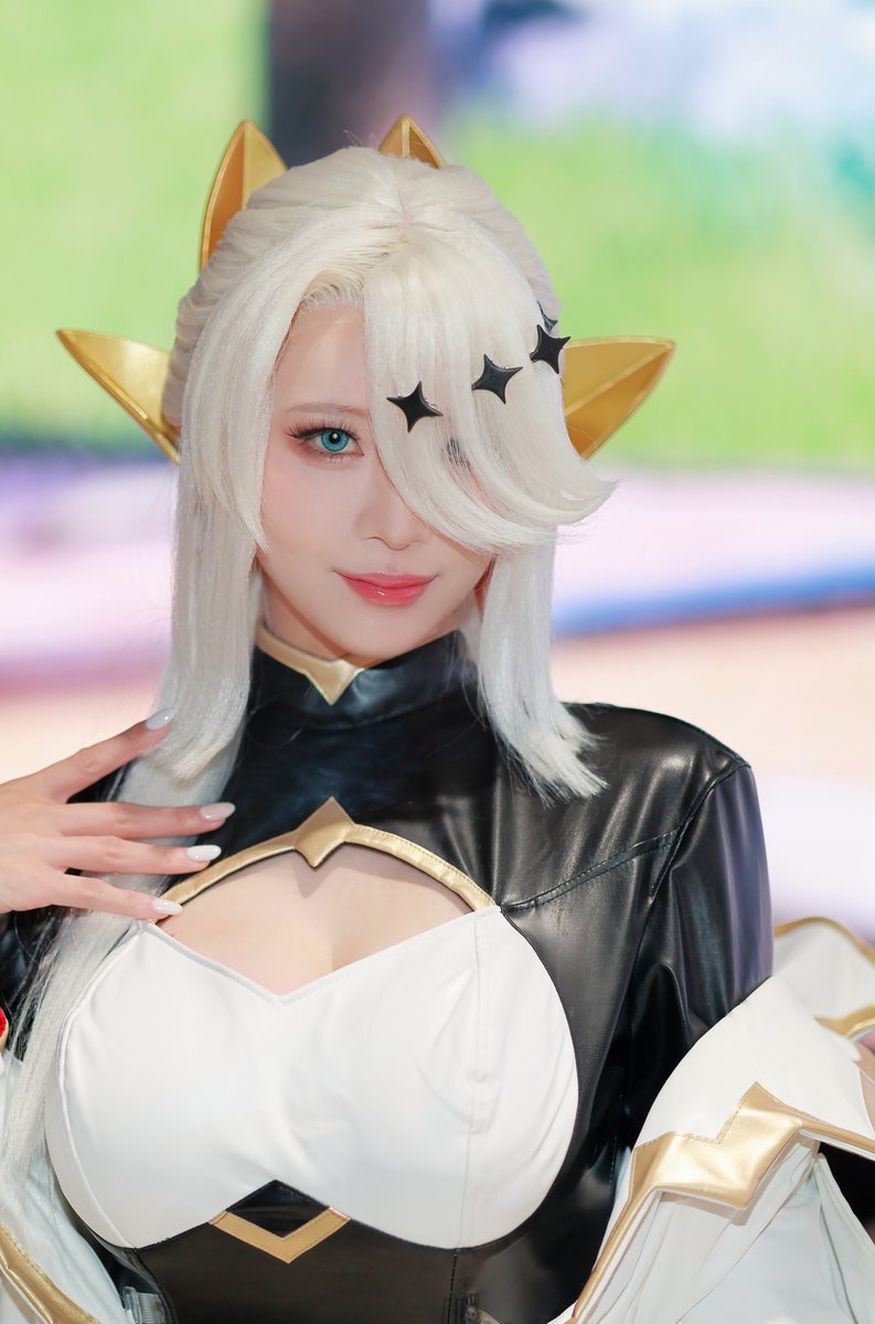 f_mania1999's tweet photo. TGS2026
ポケットペアブース
『Palworld / パルワールド』ゼナーラ役
#早瀬あや さん✨( @hayase_aya )

ゼナーラ姿、めちゃくちゃカッコよかったです。
衣装も表情も本当に素敵でした！

#TGS2026 
#パルワ��ルド
#Palworld https://t.co/rMYTUuguNx