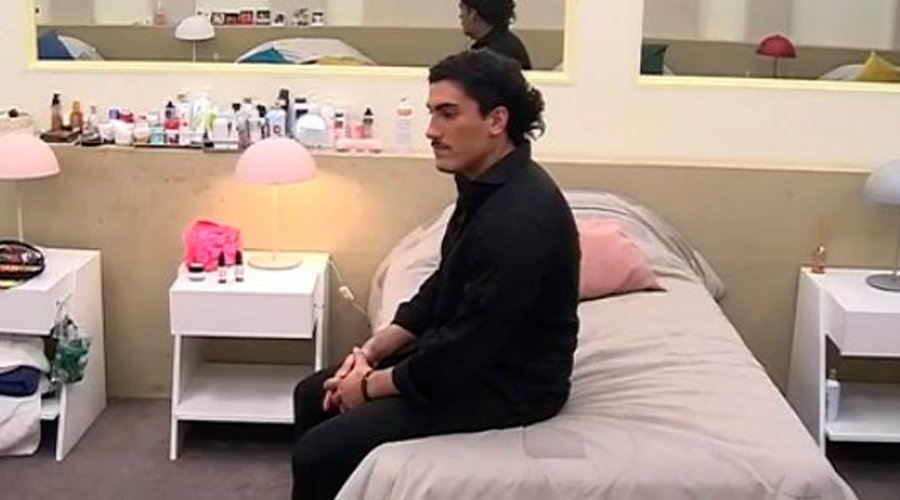 sirplanta's tweet photo. Intenté ver Gran Hermano Uruguay, pero me aburrieron todos los participantes. Creo que Sol me dañó, porque siento que dejó la vara altísima en cuanto a juego y show

#GranHermano https://t.co/MTAs9LCK6Z