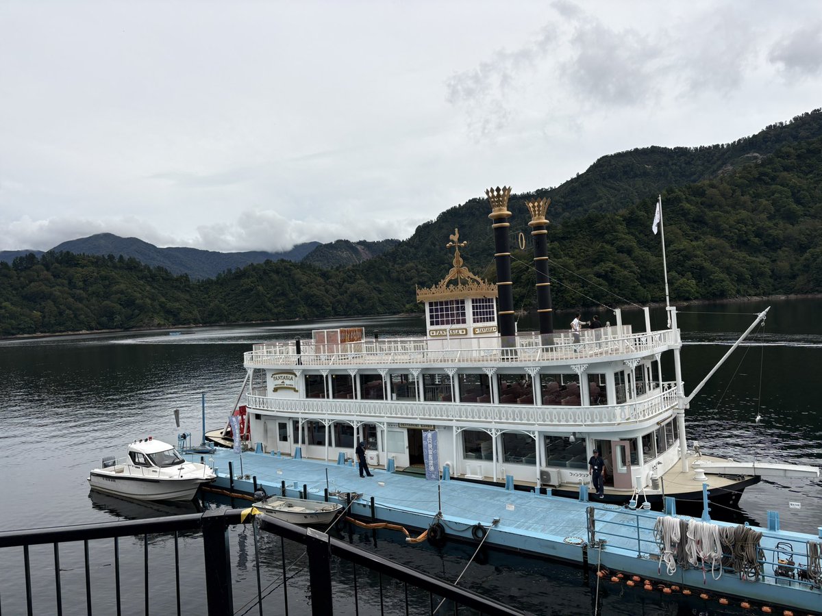 aachan225's tweet photo. おはようございます😊🌼

敬老の日ですね🥰✨
きょうはミセスダイナマイトMonday
生放送です🤗📻

午前11時〜午後2時まで
生放送でお送りします( ˊᵕˋ* )
全国どこからでもお聴きいただけます♪

今週のテーマは
◯◯ショーです😊🌼
テーマ以外でもOkです

きのうは秘境奥只見へ⛰
奥只見湖遊覧船🚢✨ https://t.co/o27NgnBuwt