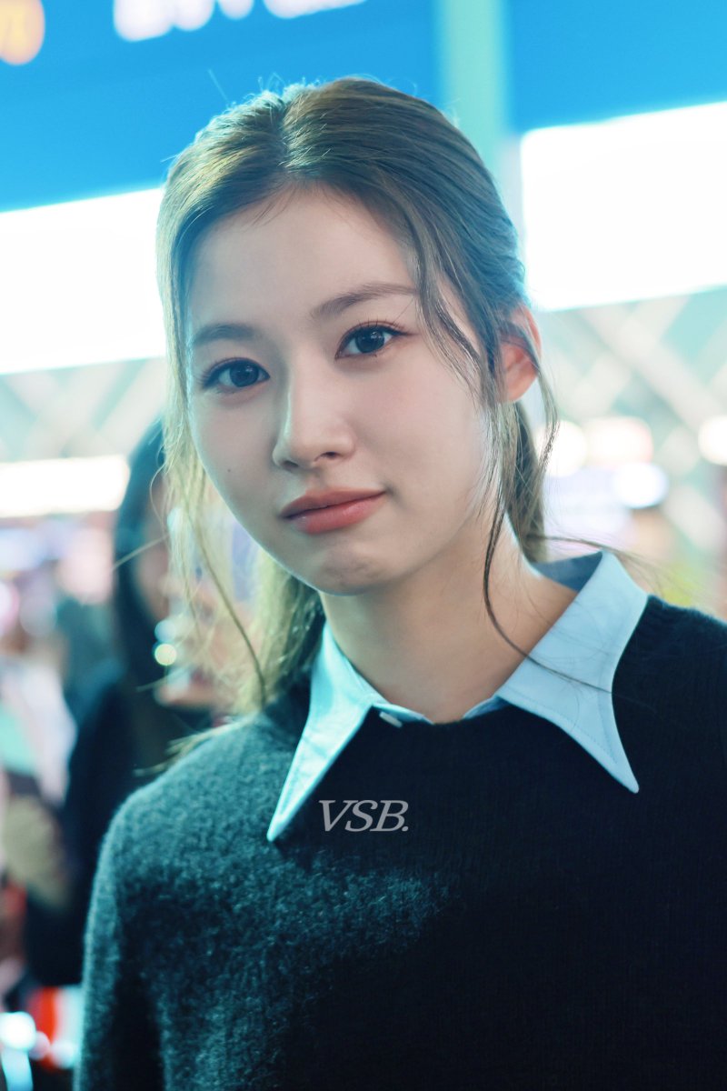 VSB_1229's tweet photo. 260921 ICN 
#트와이스 #TWICE #사나 #SANA #サナ https://t.co/GUGk45jkze