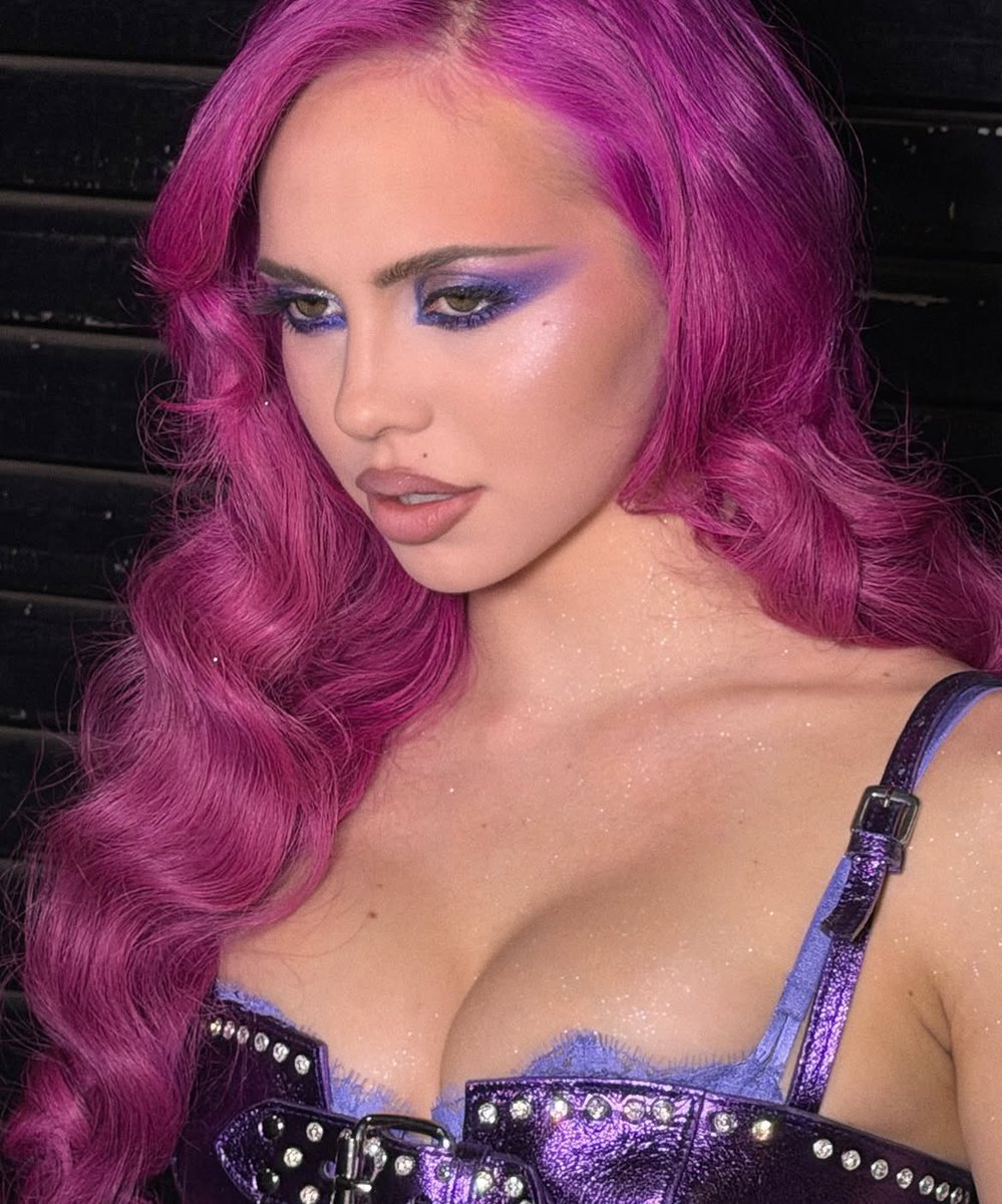yourlivslike's tweet photo. THE MAKEUP OH MOTHERDÉLA https://t.co/JZSdBQNXH6