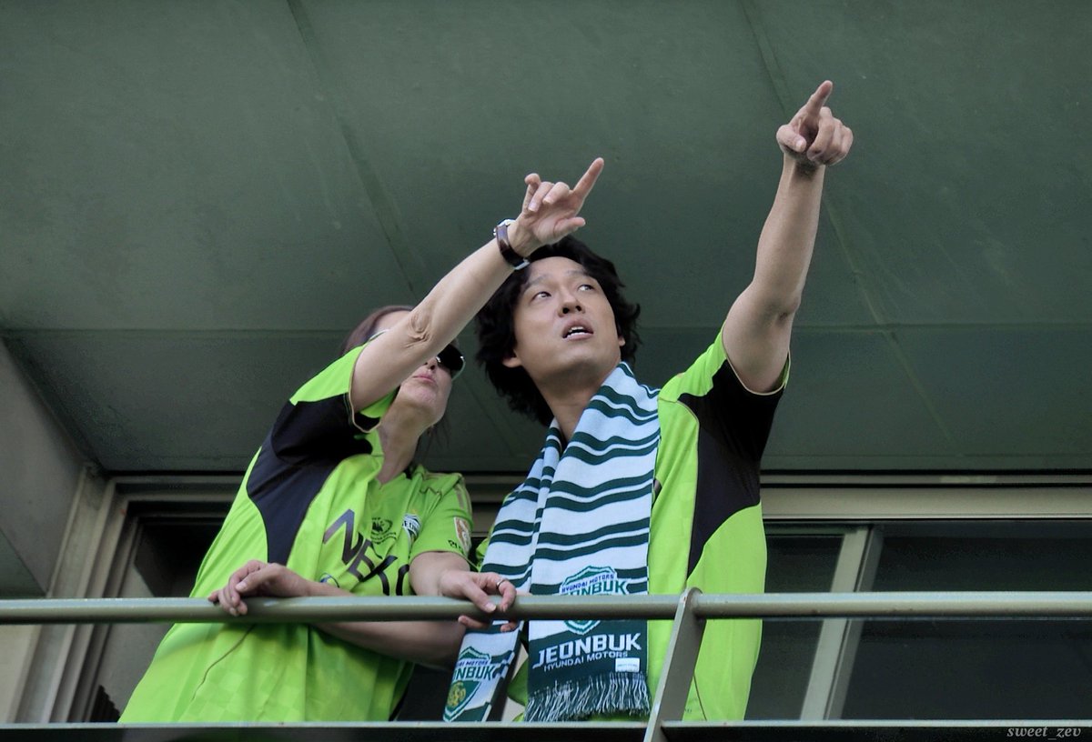 sweet_zev's tweet photo. 20260920 전북현대 vs 광주FC 홈경기 후반전

저희도 알려주세요

#최재림 배우님
#박칼린 선생님 https://t.co/1WDFxmj8yB