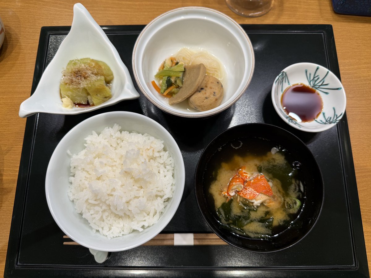 Alohappee's tweet photo. おはよーございます
今朝の朝食も豪華でした✨
だがしかし。
この雨の中を運転して帰らねばならぬ。
来る時は5時間半かかったけど、とうなることやら。
ほんとは道の駅とか寄りたいけど、もういいかなって感じ😭 https://t.co/upRxP8G7J9
