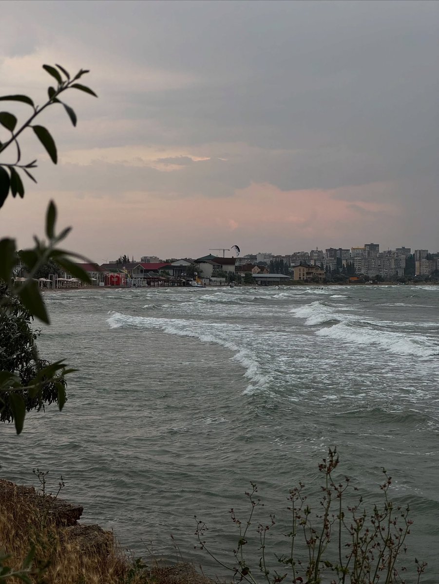 BonnieRueb's tweet photo. Photo by ♥️МИСС. АЛИСА. КОТ♥️ in Щелкино, Азовское Море))))). May be an image of water and text. https://t.co/TEV4hWmYAU