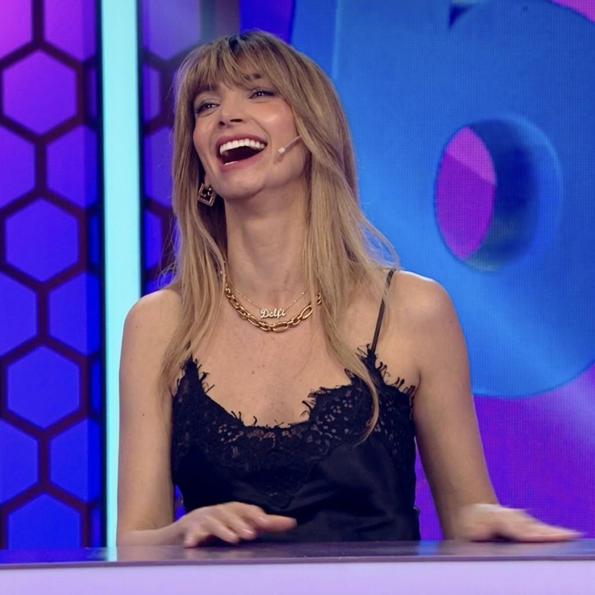 whoisluud's tweet photo. una hermosa en pasapalabra 💘💘💘 

#SolEnPasapalabra https://t.co/2YUTsJaYNj