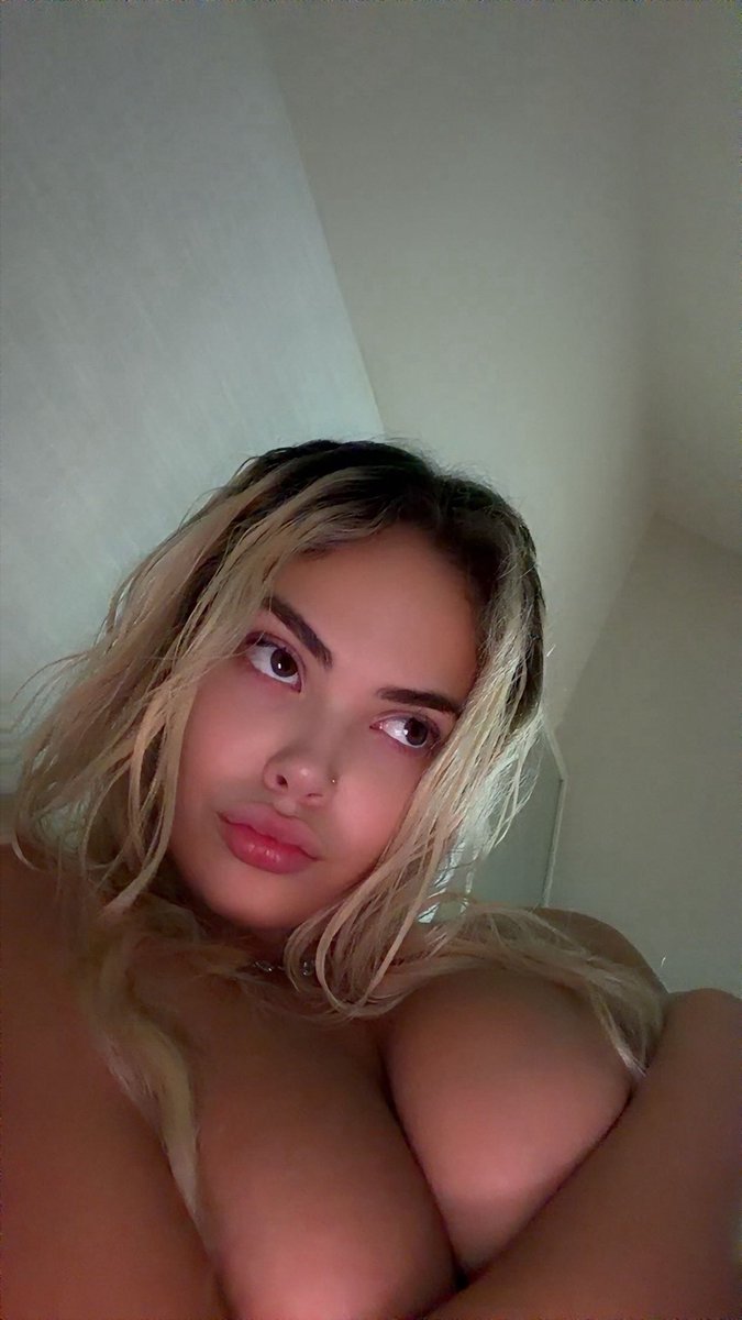 bellazariaa's tweet photo. it’s been so long without eyelashes 🫣 #teen https://t.co/sQagold4dv