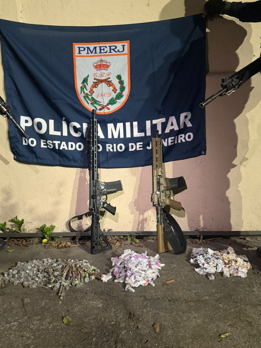 fantasma0285's tweet photo. Policiais do 16BPM apreenderam dois fuzis na Comunidade Kelson, neste domingo (20/09).

Houve confronto, e um criminoso ficou ferido e foi socorrido, mas não resistiu, e outro foi detido. https://t.co/nN0dz8dMYn