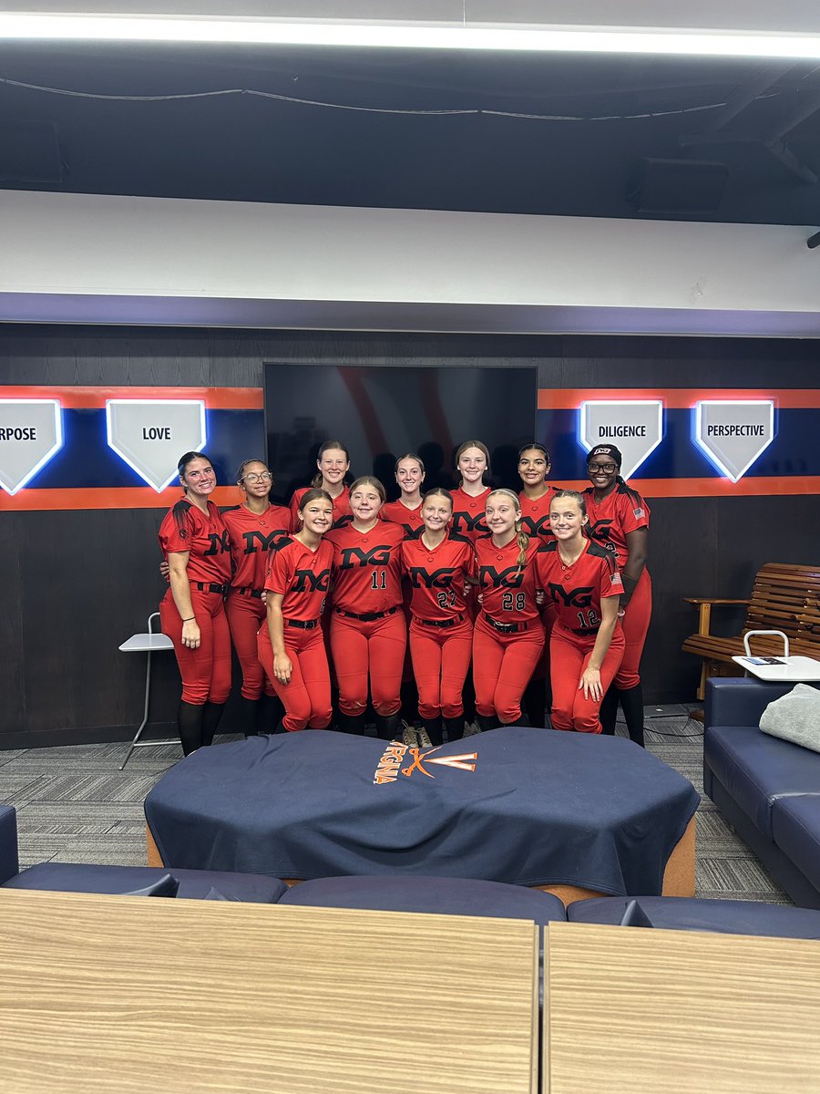 heidigill09's tweet photo. Thanks to @Coach_Jo4444 and the rest of the @UVASoftball coaching staff for putting on a great team camp today!  My stats today were 3.2 IP, 2H, 0 R, 2K, 1BB @iygdabney @iygsoftball @TabbyDabney @jackie_magill https://t.co/EAWYY8BnsS