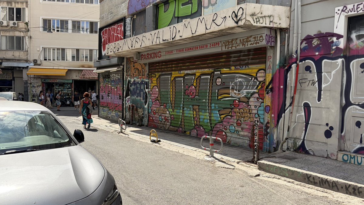 KickdownNak's tweet photo. アテネ到着🇬🇷
そこら中に遺跡があり、時を超えたような街並み。反面、落書きが非常に多く残念な所もあり。 https://t.co/8LuhV3ESKl