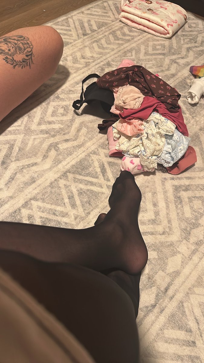 red_cardigan's tweet photo. Finally bought enough underwear to last me the winter 😌🩷👯‍♀️ https://t.co/TGtEBk8rSt