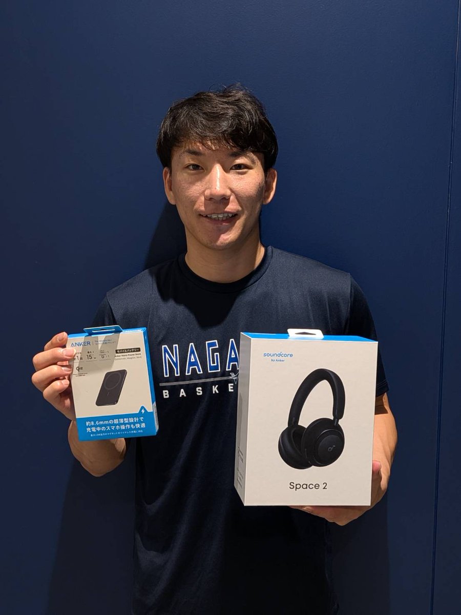 n_velca's tweet photo. 🤝パートナー通信🤝
今シーズンよりトップパートナー契約を締結した #Anker さまより、ヘッドホンやモバイルバッテリーなどスマホ周辺機器を選手・チームスタッフにプレゼントいただきました🏀✨

9/23には「Anker Store 長崎スタジアムシティ」もオープン🎉
オープン記念キャンペーンでは長崎ヴェルカのチケットを抽選でプレゼント🎁‼️
長崎ヴェルカとのコラボアイテムも販売しますので開幕戦とともにお楽しみにお待ちください✨

#velca　#長崎ヴェルカ　#MOREVELCA_STILLVELCA