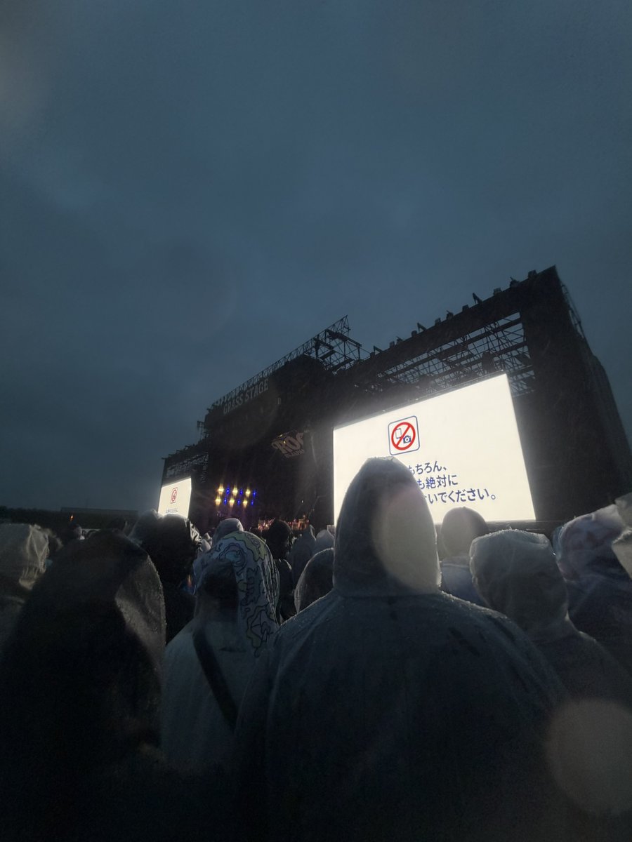 ___2OO8__'s tweet photo. 雨でスマホ出したくなくて写真撮ることを怠った結果今回ステージの写真くらいしか撮ってない https://t.co/SZ2nbNmNNv
