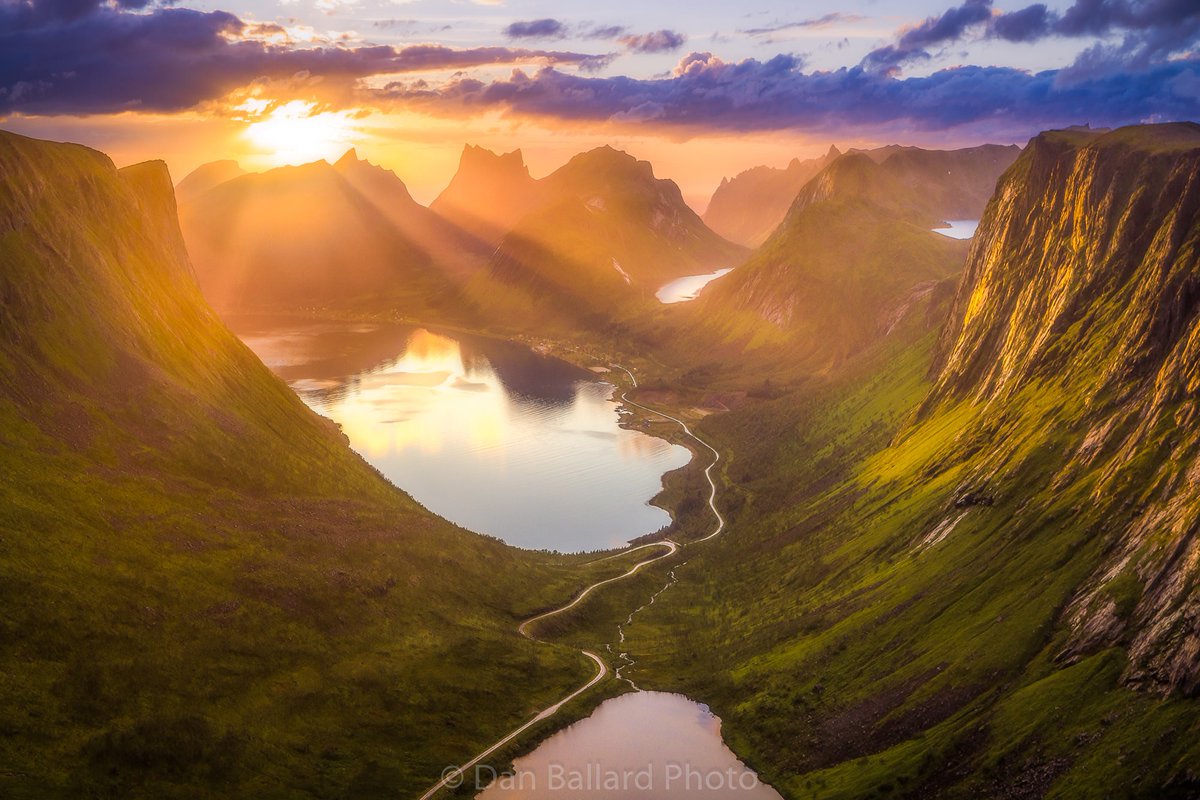 LukePeterspp59's tweet photo. A Handful of Hollanders: Star Trek TNG Oneshot ✨ https://t.co/aJy4MC7nsa