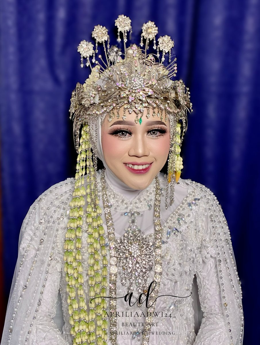 oliveirah78's tweet photo. Make up by @apriliaadwi_wedding
Henna art @att. tiat_hennaart
❌No cukur alis
======================
Malu bertanya sesat di jalan. Yuk tanya tanya dulu😊
======================
Info PL
☎️087872894503
(Link di bio)
❌📞No telepon https://t.co/7Cbl1K3nx4