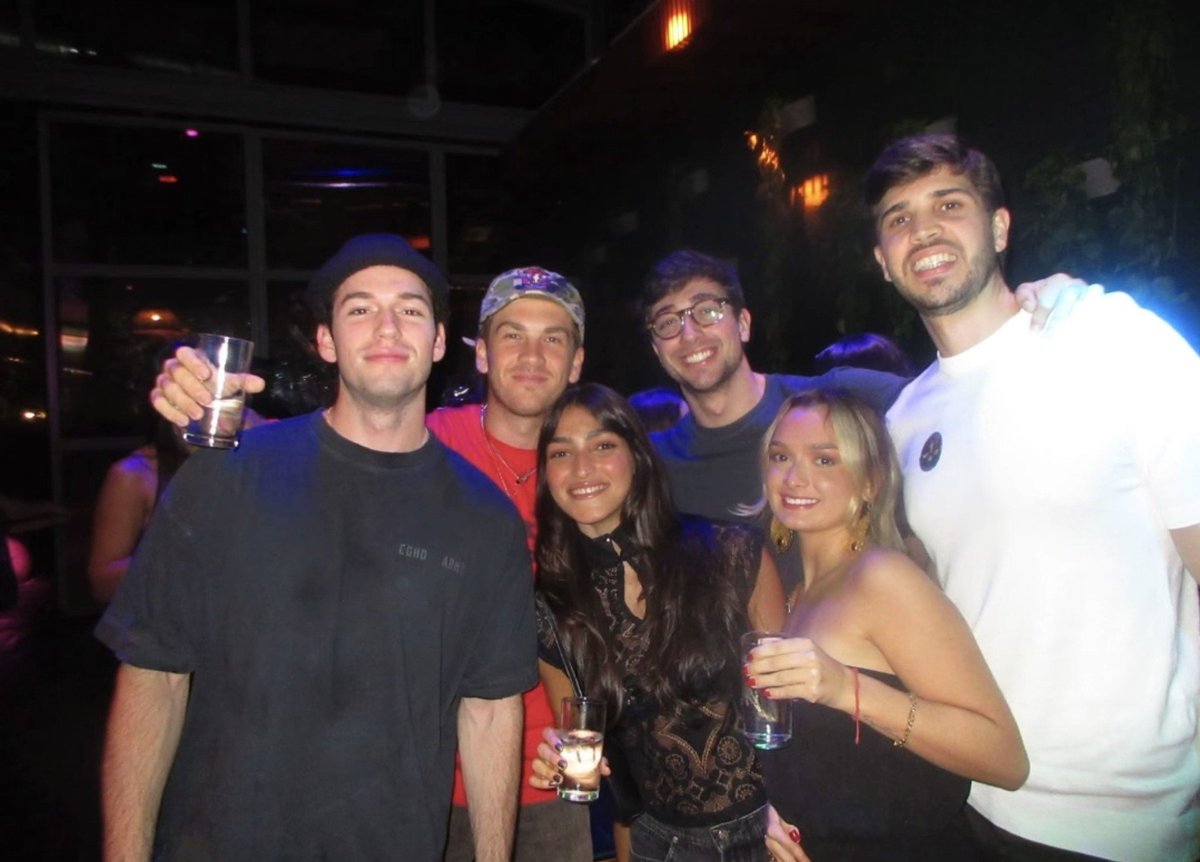 QGpietronelli's tweet photo. Mais fotos do Pietro ontem em festa com os amigos 💖 https://t.co/nEwCmW7uIF