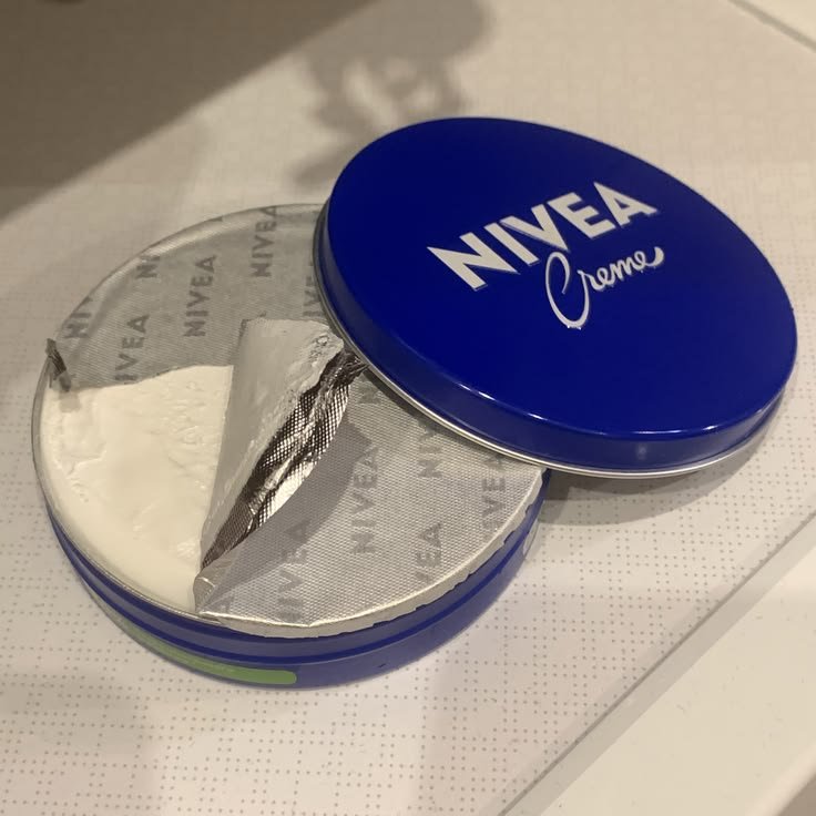 uniaorebeldebr2's tweet photo. 3️⃣ Lanjut Nivea tin biru, oles tipis buat kunci kelembapan &amp; cegah iritasi
👉 https://t.co/WPdevudnVk https://t.co/LdERkCujFK