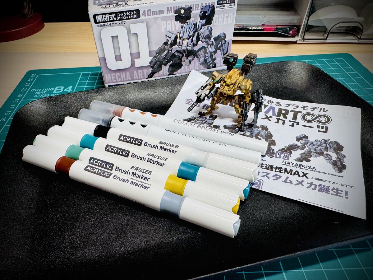 2fut_2hand's tweet photo. DAISOで、ラス①で買えた【メカアーツ01 CROW】を、DAISOのアクリルペン&amp;水性ペンで、塗装してみました
٩( 'ω' )و
重ね塗りや、綿棒ぼかしで、なかなか良い色になりました🎵
#DAISO
#メカアーツ
#CROW https://t.co/IKFMXwSwi3