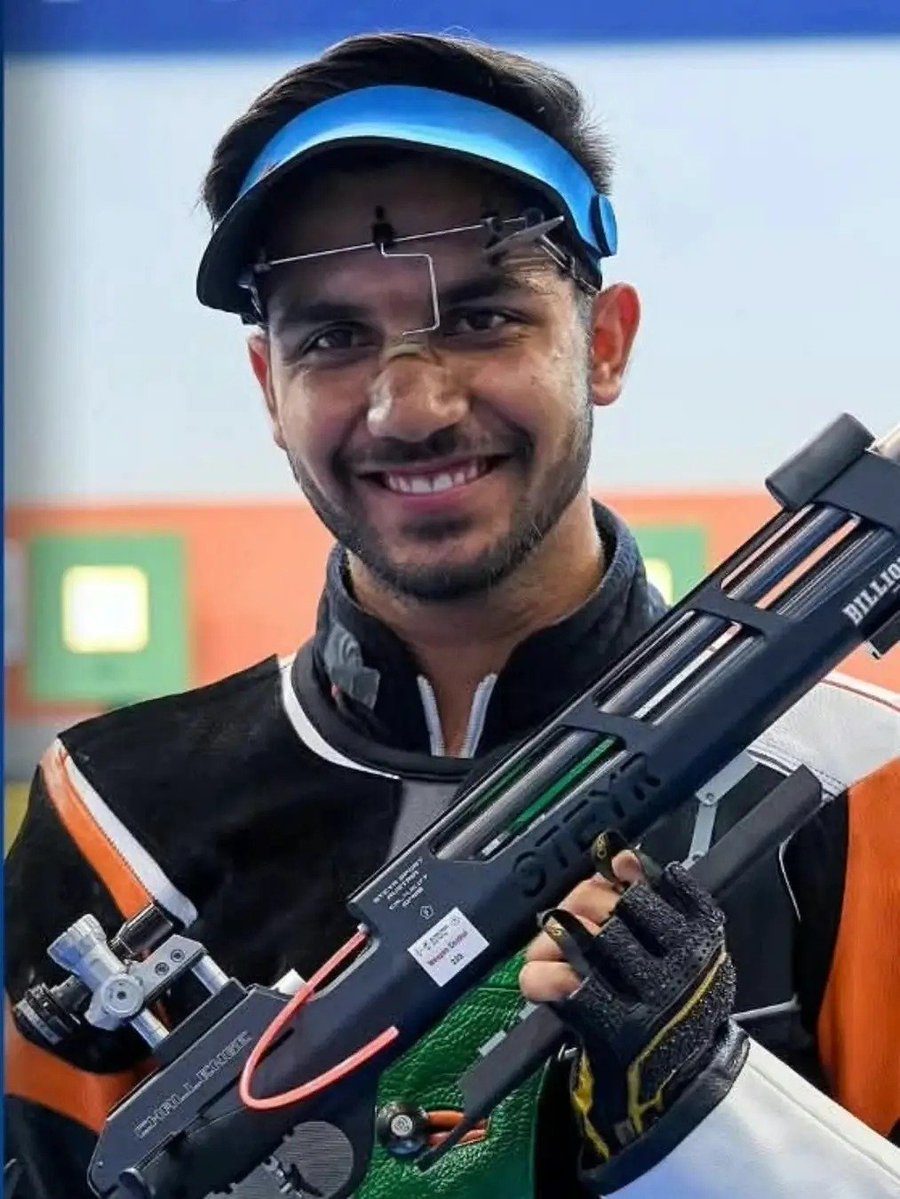 SportsArena1234's tweet photo. 🥈 3RD MEDAL FOR INDIA IN SHOOTING! 🇮🇳🔥

The trio of Rudrankksh Patil, Himanshu Dhillon &amp; Parth Mane wins🥈in the Men’s 10m Air Rifle Team Event! 🎯

🇮🇳 Team Score: 1890.1

Rudrankksh 631.8
Himanshu 630.0
Parth 628.3

Rudrankksh &amp; Himanshu also qualify for the Individual Final https://t.co/tbIkYbVkH5