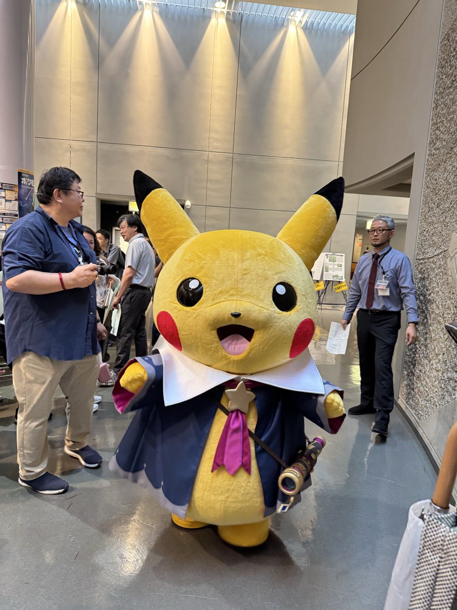 zoro577's tweet photo. RT @tezloito: 【ポケモン天文台】
小惑星リュウグウの砂（本物）
隕石の化石（オウムガイの化石付き）
見どころ満載の展示多数
ポケモングッズも多数販売
豊橋市自然史博物館へGO! https://t.co/Img8JrRfD2