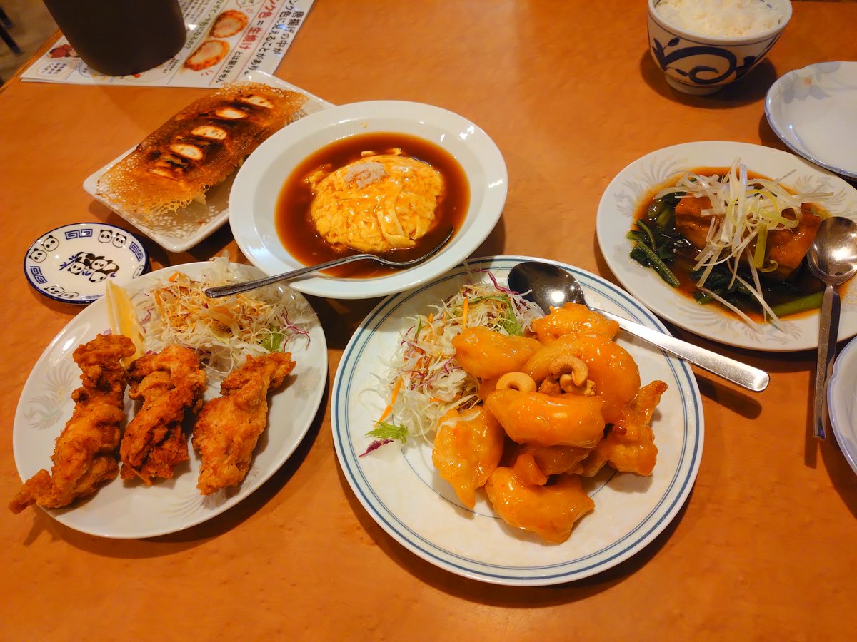 chibusan's tweet photo. 芽室町、萬彩にて、麺飯セット＋餃子、エビマヨ、唐揚げ、角煮、カニ玉。昨日の上げ忘れ。割引券をもらったので久々に萬彩に行ってきました。注文したあと店員さんに量を心配されましたが、完食できました。どの料理も美味しかったです。 https://t.co/ozFG143ngO