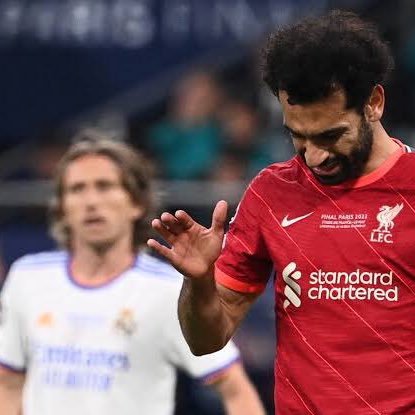 OficialSala12's tweet photo. “Quando a final da UCL de 2022 acabou, os jogadores do Real Madrid fizeram um corredor, o Salah tava passando meio triste, cabeça baixa, o Modrić olhou pra ele e disse: ‘Valeu, Salah, na próxima você tenta de novo’.” 

- Rodrygo, no Podpah https://t.co/ixE6EHaZW9