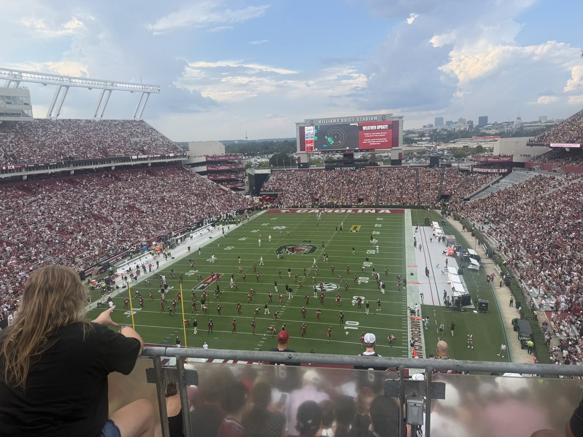 AlecTurner88's tweet photo. Had a great time visiting @GamecockFB over the weekend https://t.co/KoVqVvqs2p