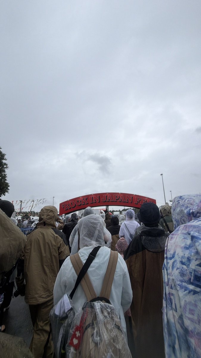 ___2OO8__'s tweet photo. - ROCK IN JAPAN 2O26 -
超念願のindigo la end ・ sumikaはじめまして！！⊂(  ᴖ ̫ᴖ)⊃🎶
雨だったから全身写真撮る元気もなくて写真がこれしかないけどどちらもセトリ神で楽しかった！！！ https://t.co/hUICuVO2Qe