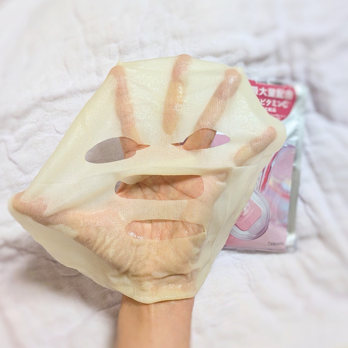 mycanda's tweet photo. Yunth
『生VCシートマスク』

伸縮性のあるわりと厚めのシートはやわらかい肌触り。

引き上げるようにマスクを伸ばしながら顔に装着します。

5～10分おいて、はがしたら、しっかり閉じ込めるケアをする！

Yunthから商品提供を頂きました。

#Yunth #生ビタミンC #生美容液マスク https://t.co/hlFhAPFG3y