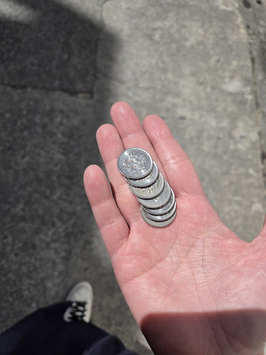kusehanaoru's tweet photo. 那覇のど真ん中を所持金７００円とスマホだけを持って歩いている自分…
ど���までこのメンタル維持できるかな❤️‍🩹🤩 https://t.co/Hmg6hPZUeo