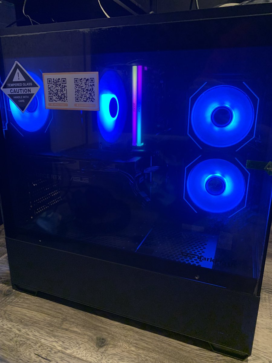 uhWeezy's tweet photo. Huge shoutout to @Brparadox &amp; @SoaRZephy for helping me select a sick gaming PC! I couldn’t be happier with the finished product!!! 

Use Code: ‘Zephy’ at checkout!! https://t.co/vAcOuja8Vk
