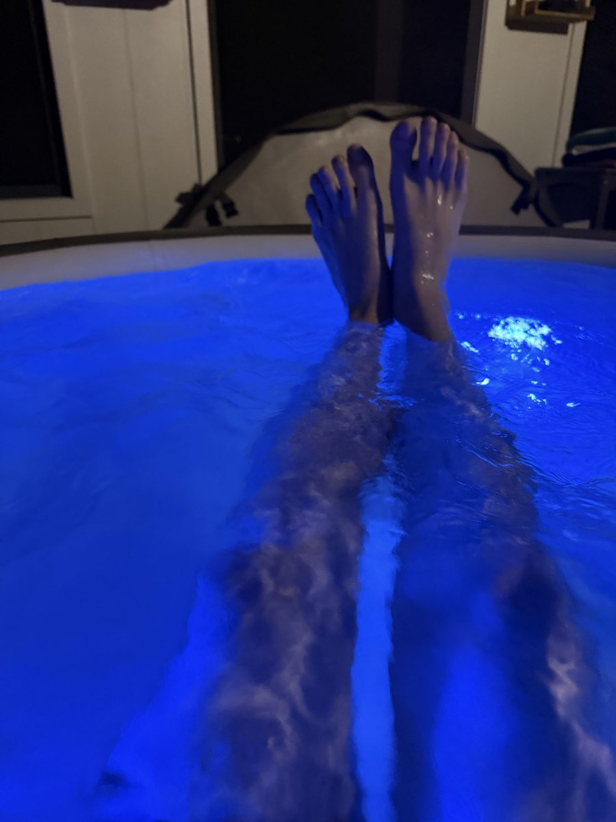 BigFootDom30's tweet photo. Such an amazing weekend with lots of drinks and time for kicking these big boys up

#alphadom #gaybear #bigfeet #footfetish https://t.co/zHZjQpWUCU