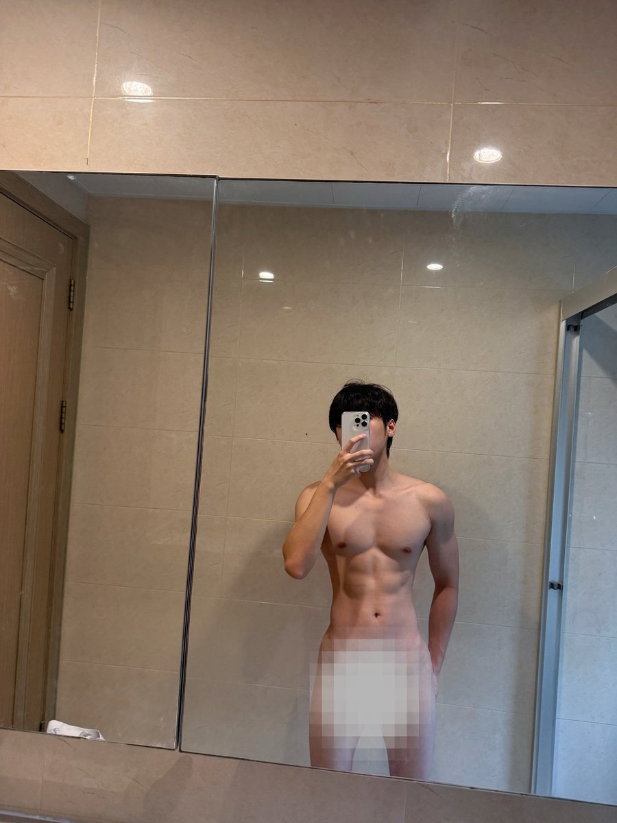 answer602169149's tweet photo. 昨天因为论文���事说了师兄几句今天还给我带了一瓶营养快线 虽然是开过的而且喝了总感觉味道怪怪的 不过师兄也是为了我好吧 希望我们会一直这样幸福下去 https://t.co/dNiOhLgI0M