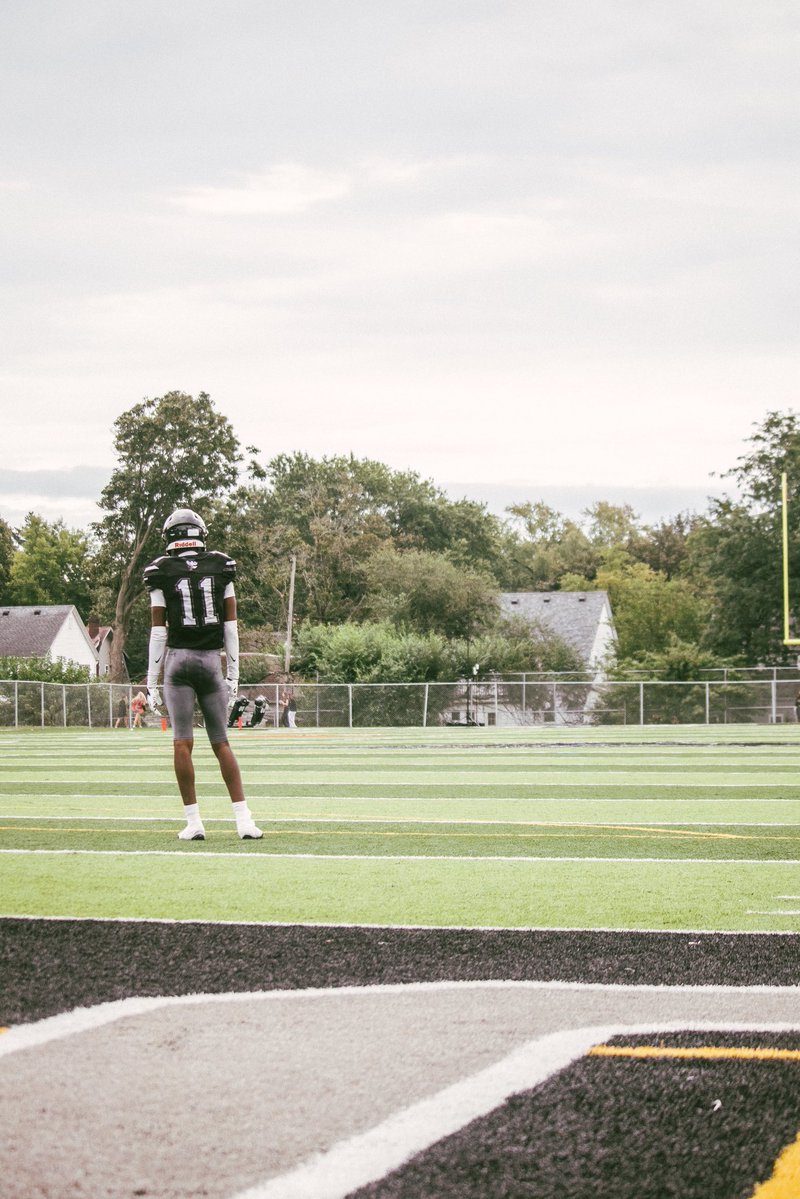 JamarionWD5's tweet photo. Mid szn film https://t.co/WBKydBqE9z @CoacH_BWILLL @AKBuchtelGriffs @gobigrecruiting https://t.co/3aGWDNeWY6