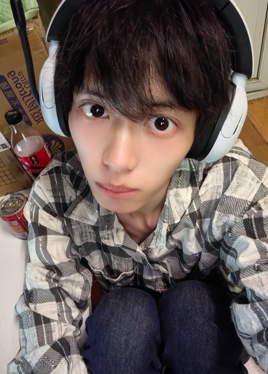 Asitu07's tweet photo. 好想约，但自身条件太差的好处就是限制了自己夸张的想法 https://t.co/XboEShr6cn