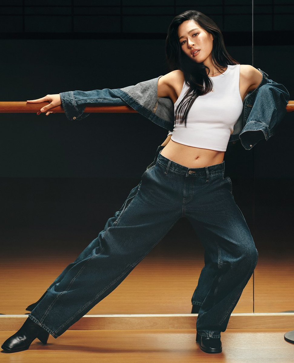 lonongnub_trend's tweet photo. ขอกราบขอบพระคุณ CK มา ณ ที่นี้ด้วยนะคะ 

#LinglingkwongxCalvinklein 
#CalvinKleinSS27 #NYFW  #CalvinKlein #LinglingKwong https://t.co/K3KKelrdOx