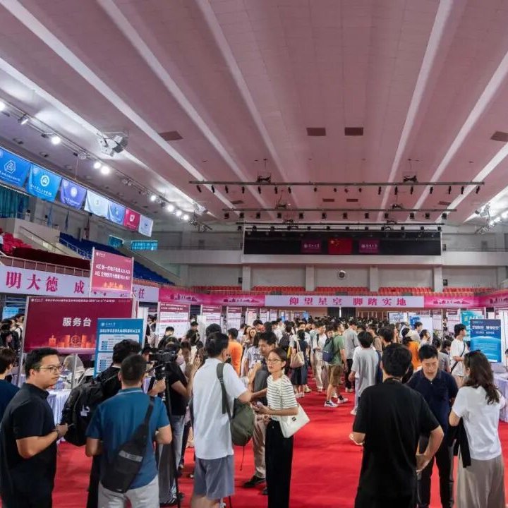 ShenzhenUni's tweet photo. 🚀 Autumn recruitment is underway at #SZU! Leading tech companies including #Huawei, #Tencent and #ZTE, are offering a wide range of opportunities. Explore your options, find the right fit and take the next step in your career. #SZUAutumnRecruitment @Huawei @TencentGlobal @ZTEDevice