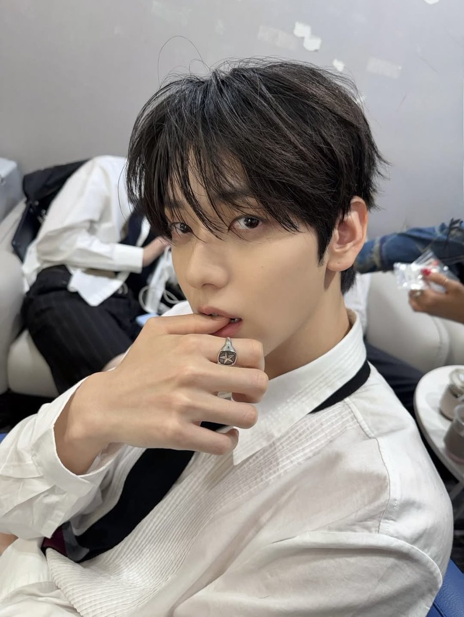 divaxdiaries's tweet photo. what was his issue? https://t.co/flXzAbokCm