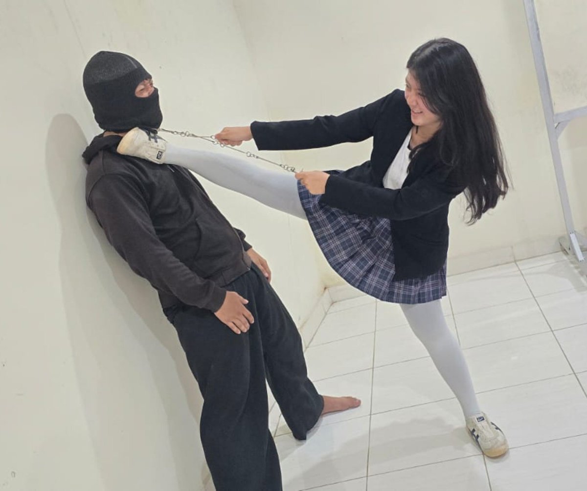 ChintyaCommand's tweet photo. when she over take you in class 
she won't play nice https://t.co/34l7Mudnvy