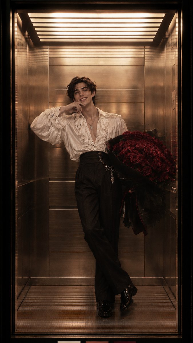 x77577LU's tweet photo. #RoyalBloodMafiaKnight #RoyalBloodAndMafiaKnight #ArianConti #CalebWhitmore https://t.co/LMZvGbT1x8