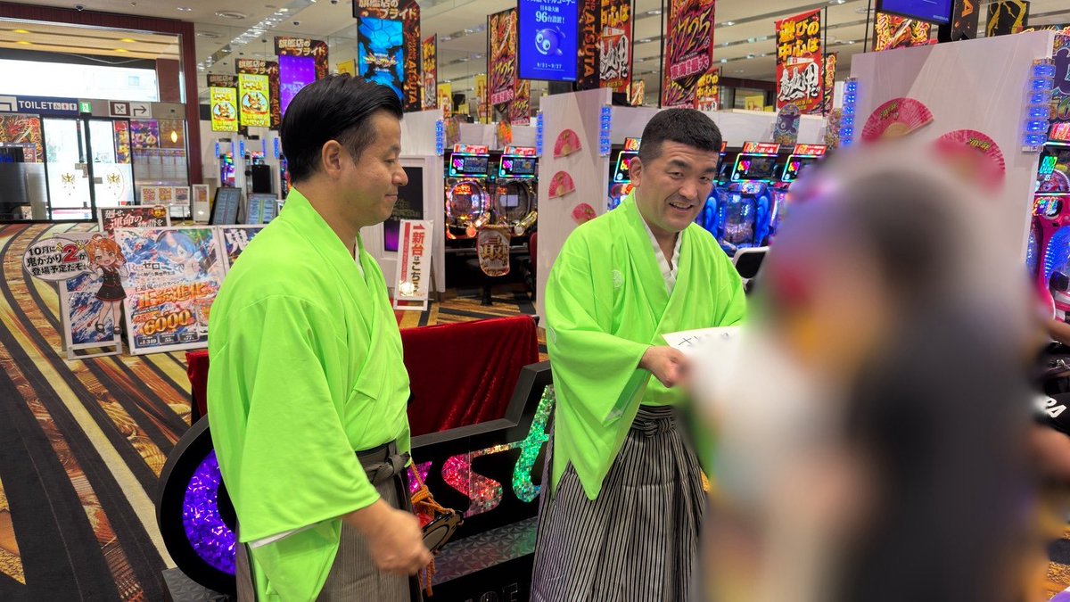 castle_model_'s tweet photo. \\ すゑひろがりずさん、ご来店中‼️ //

本日　９月２１日（月）
キャッスル熱田店　@castleatsuta 
あの、お笑いコンビ！
すゑひろがりずさんがご来店中です❣️

このあと15時ごろまで滞在予定です😆
ファンの方々へのご対応も可能ですので、
お気軽にお声がけください！

@GSOPnanjo 
@SUEmishima 

※18歳未満の方の敷地内立入はご遠慮いただいております
ご了承くださいませ