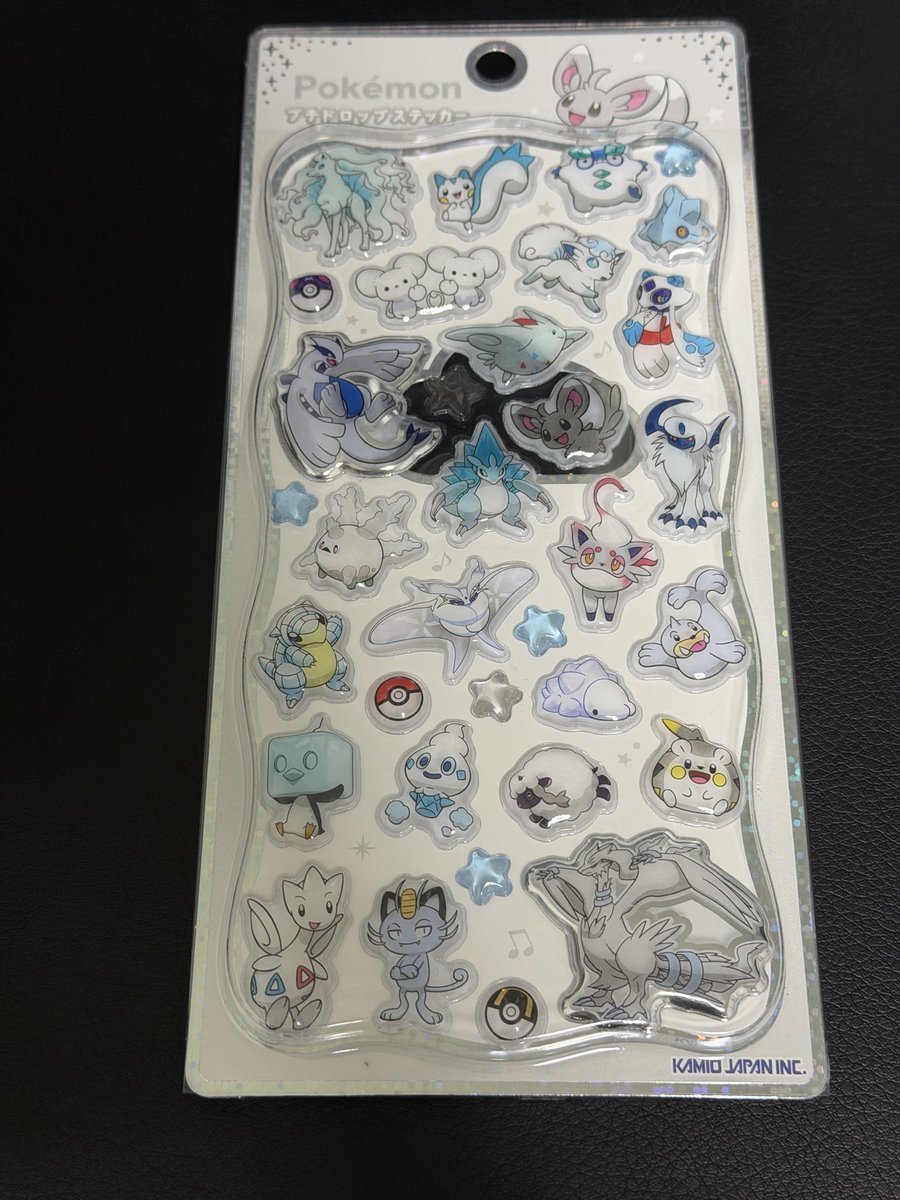 mdrkw_hikaru's tweet photo. これはなかなか良いシールをゲット出来たなぁ♪黒カテゴリー白カテゴリーブイズカテゴリーとセレクトの仕方もナイス♪絵も全体的に好きな感じ♪
そうそう！イラストセレクト出来るTシャツは、アローラキュウコンとメタモンにしました☺️届くの楽しみ♪ https://t.co/k8lidmz9ZU