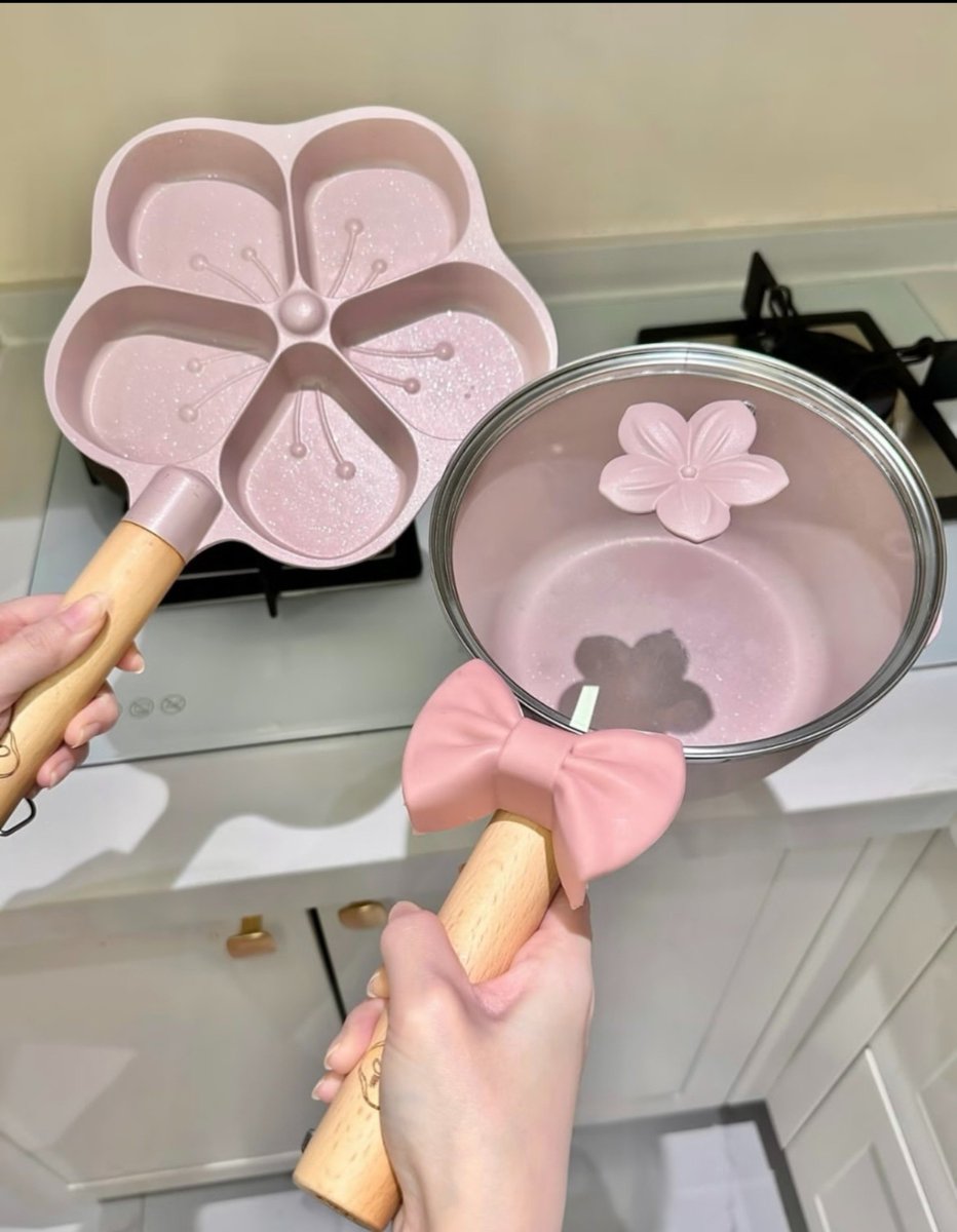 Liviaaa2505's tweet photo. GEN Z EMANG BEGINI KALO BELANJA PERABOTAN DAPUR🎀🌸💗
prioritas nomer satu harus lucu dulu, fungsi belakangan, tapi kalo bisa dapet dua-duanya sekaligus, ngapain juga ditolak?😭✋🏻 https://t.co/IMqUCeS9tH