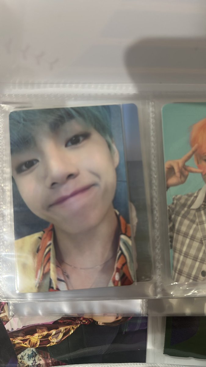 thomalec95's tweet photo. @DDTECHMX Me cambiarías una Photocard de Taehyung de BTS edición Lights por una gtx 1060 de 4gb? https://t.co/hNUSwC7Qj2