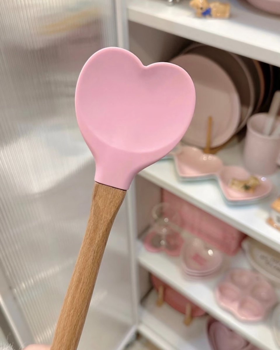 Liviaaa2505's tweet photo. GEN Z EMANG BEGINI KALO BELANJA PERABOTAN DAPUR🎀🌸💗
prioritas nomer satu harus lucu dulu, fungsi belakangan, tapi kalo bisa dapet dua-duanya sekaligus, ngapain juga ditolak?😭✋🏻 https://t.co/IMqUCeS9tH