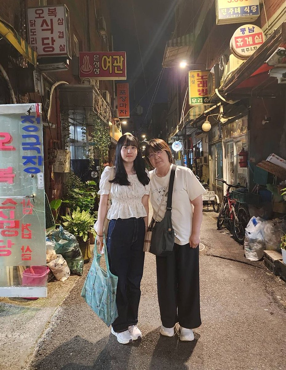 Manchuria7's tweet photo. 週末の酒友はリピーターのお母さんと娘さん。最近人気の永登浦（ヨンドゥンポ）を飲み歩きました。チョン・ウンスク  #ソウル酒場ツアー https://t.co/1ObgJRcKL0