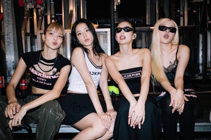 BPxSpotify's tweet photo. .@BLACKPINK and members monthly listeners on Spotify: (Sep 19) 

#JENNIE - 48,404,150 (+47,584)
#ROSÉ - 26,391,414 (+75,317)
#BLACKPINK - 19,250,716
#LISA - 17,452,803 (+207,816)
#JISOO - 7,968,327 (+70,651) https://t.co/U74y6hH7vf