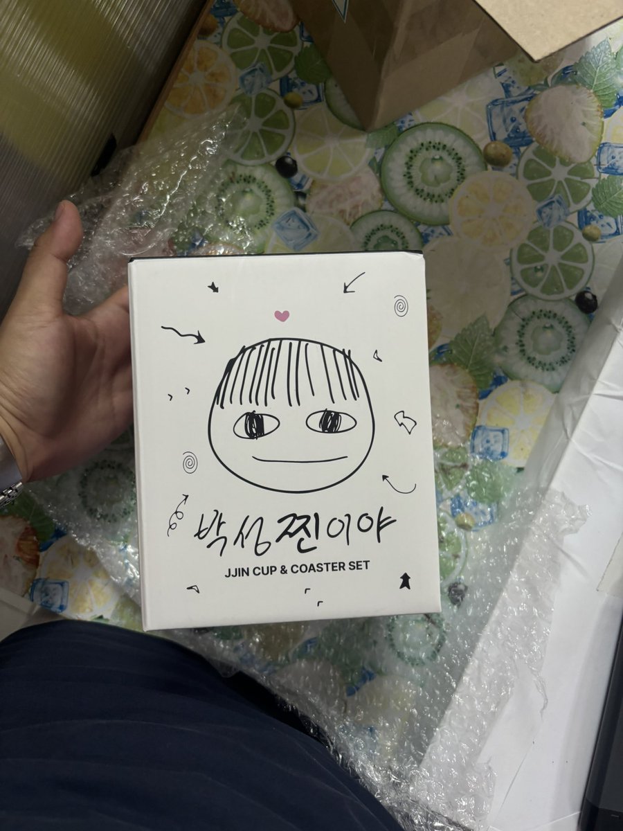 ROCKWITHBOBSJ's tweet photo. i finally got it… (arrived a month ago, but i was on sem break) IT DIDNT BREAK AND ITS SO CUTE????????? GOT A PC AS WELL !  MY SUNGJINNIYA CUPPPP IS HEEEREEEE 🩷 https://t.co/p6Jc6JfAm8
