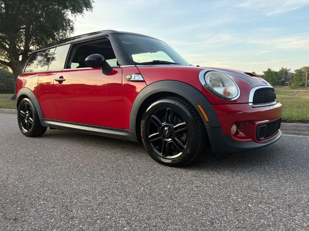 dessynhac's tweet photo. Experience style, versatility, and performance in this 2013 Mini Cooper Clubman S. Red exterior, Black interior, 1. 6L turbo engine, automatic transmission, and 135, 700 miles. Priced at $5, 488. Schedule a test drive today. https://t.co/kGLouW4hiH