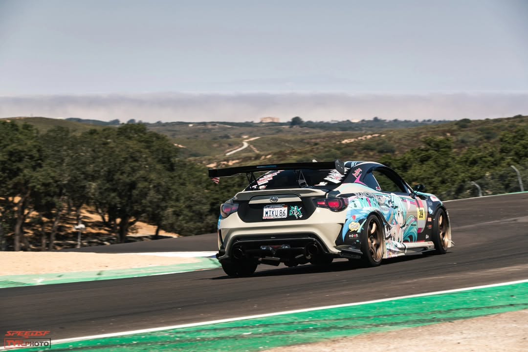 dansouzzza's tweet photo. Should've been at Laguna Seca for the IMSA race. Instead, I'm at work. https://t.co/rxt3ygEwtT