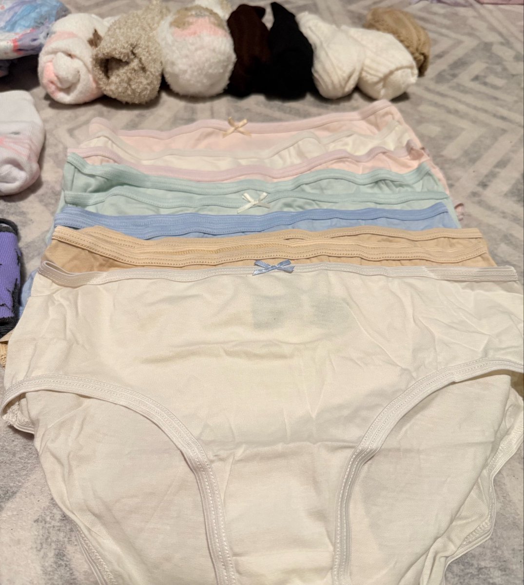 littleclarybear's tweet photo. mommi n me went shopping,,, heheheh :3 first pic is all hers and the rest is miiiiineeee including the frozen goodnites (will update) mwah! 🩷🧸 https://t.co/P1dXJTzd9s